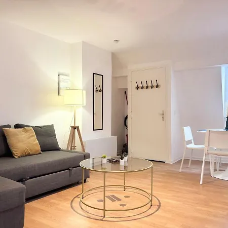 Apartment For 6 Guests In Hypercentre De Rbx